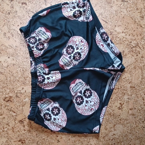 Pants - *3 FOR $20 ITEM* Skull Booty Shorts Size M In Black, Red & White